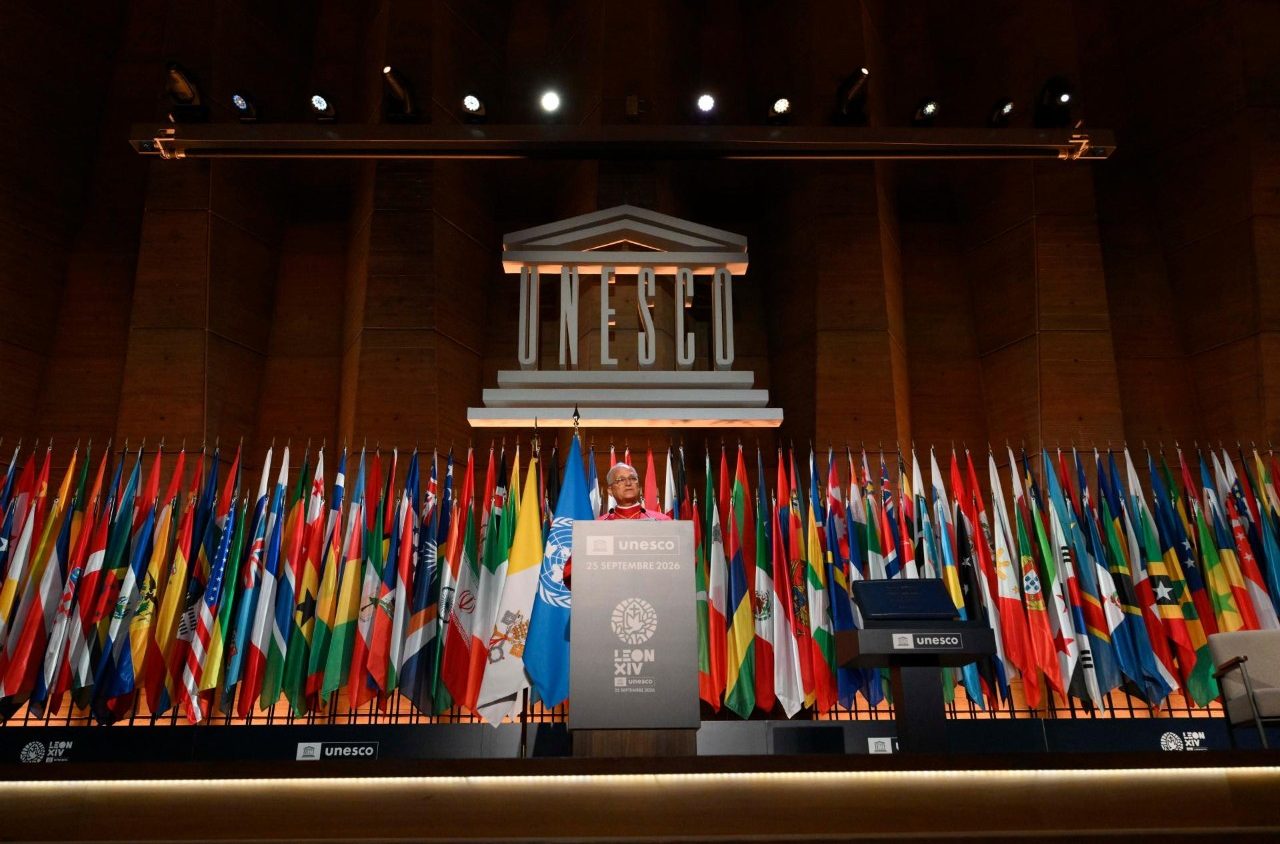 Léon XIV prononce son discours à la tribune de l'UNESCO